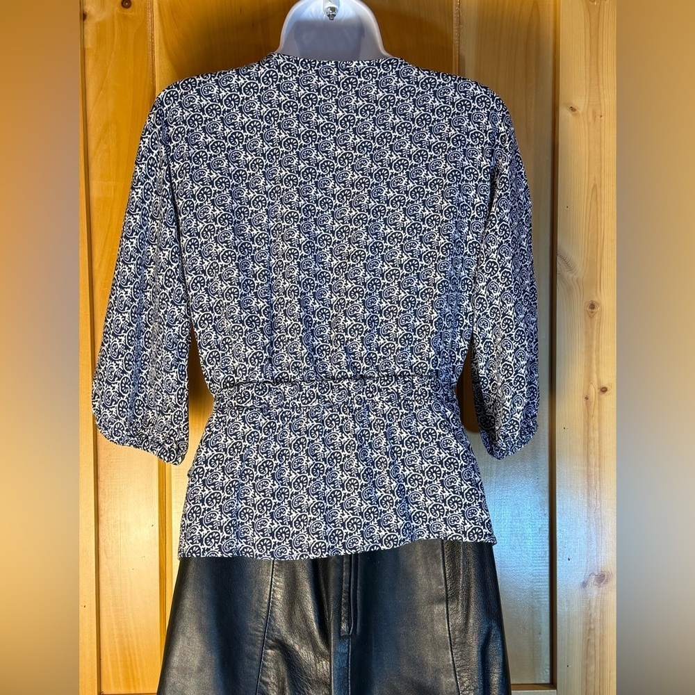 Talbots Petite M Navy Blue Print Faux Wrap V-Neck Viscose Blouse Hip Length - Picture 4 of 9
